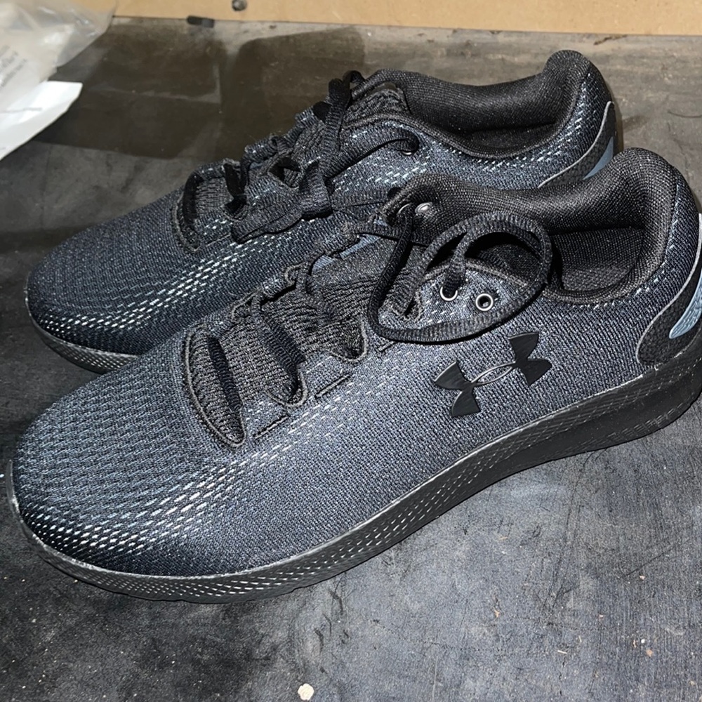 Brand new with out tags under armour tennis shoe size 10.5 deluxe foam